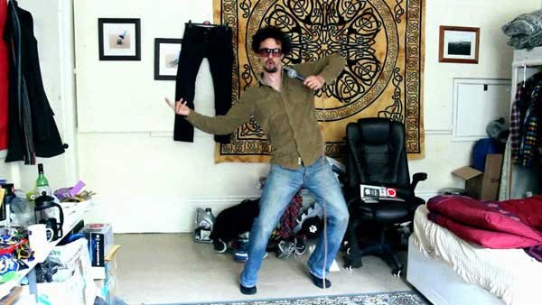 Elliot Mason singing in his bedroom